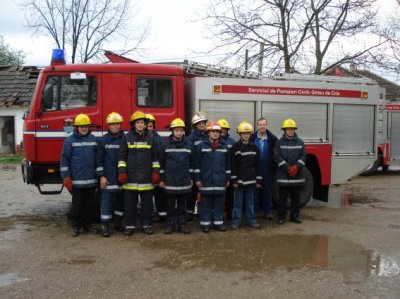 Romanian volunteers with their Manx trainers